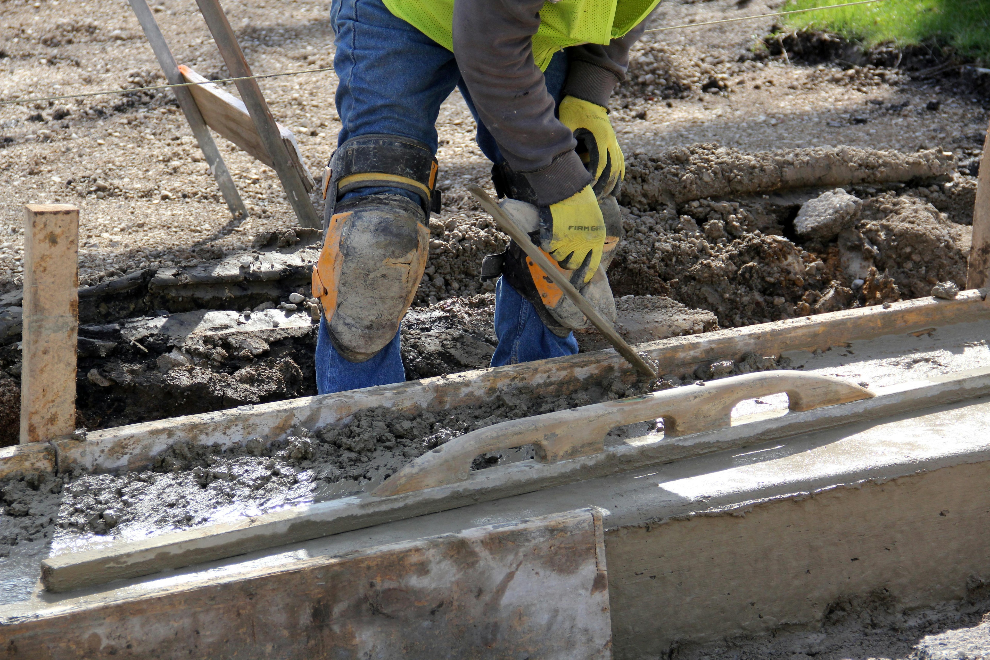 Screeding